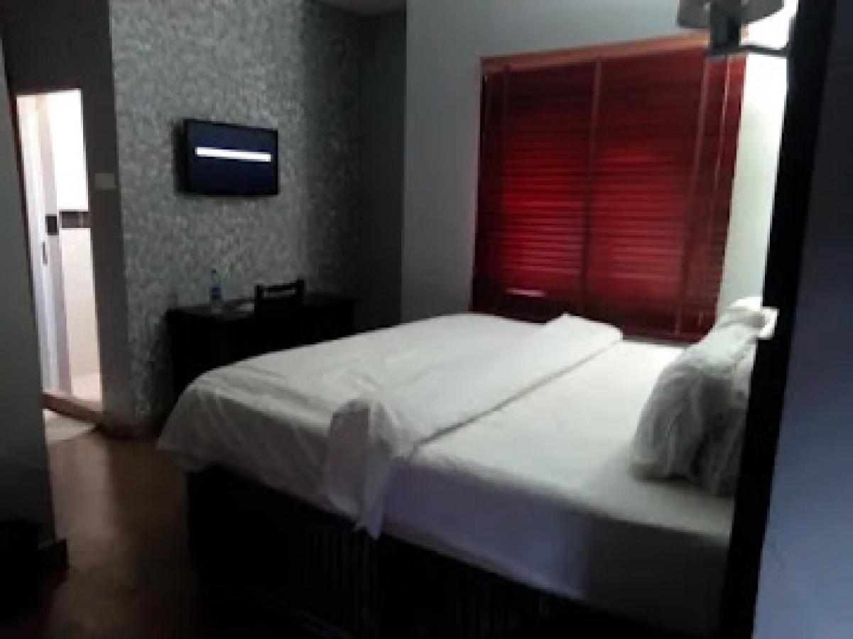 Room In Lodge - All Seasons Hotel-Owerri Exteriör bild