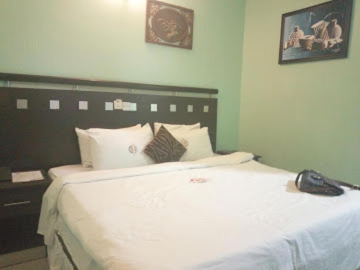 Room In Lodge - All Seasons Hotel-Owerri Exteriör bild