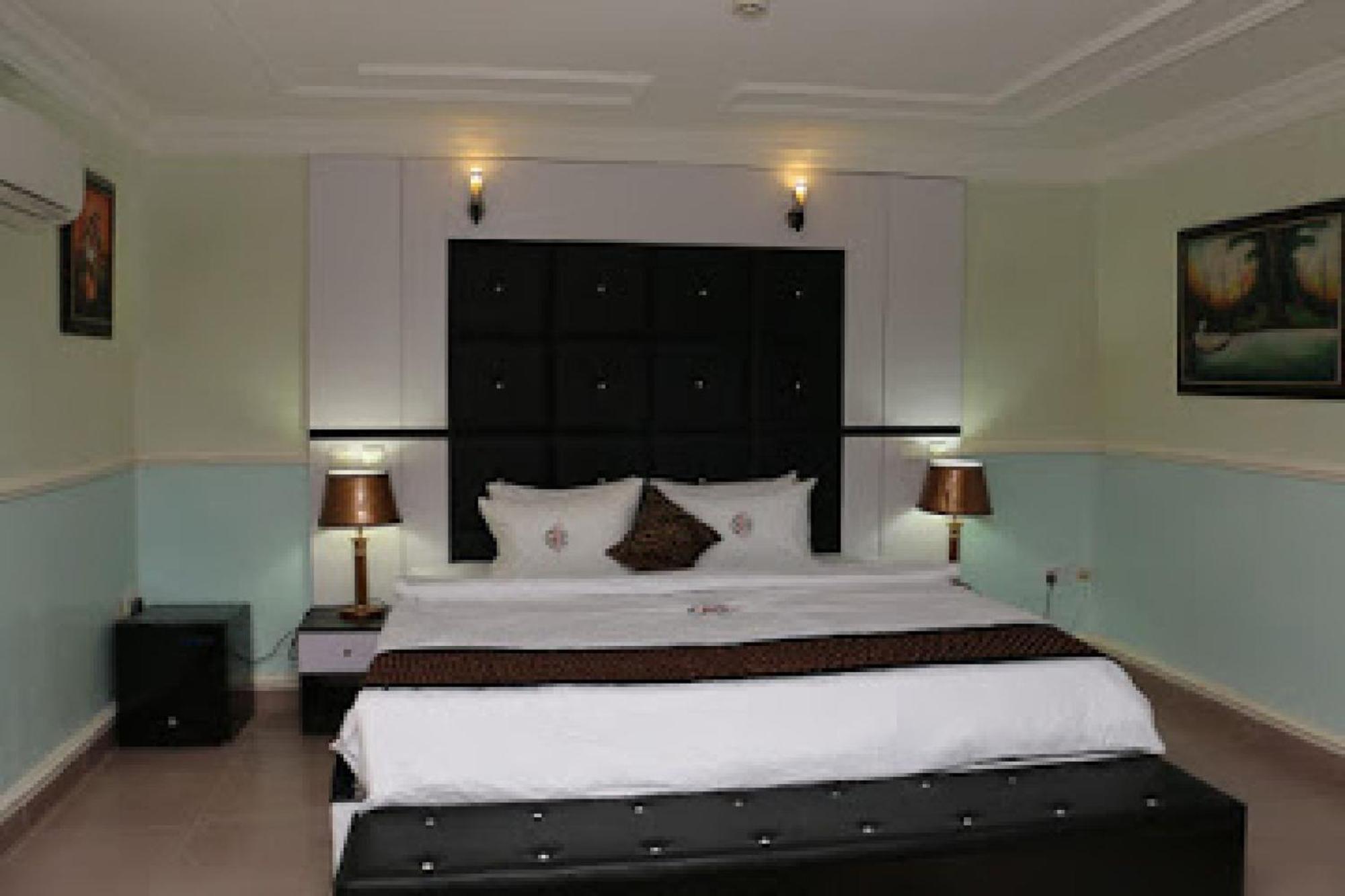 Room In Lodge - All Seasons Hotel-Owerri Exteriör bild